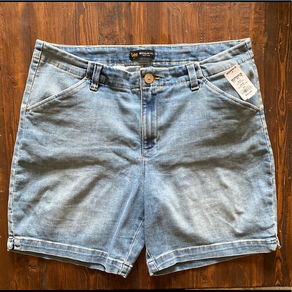 Lee Pants - ⭕️sold⭕️Women’s Lee Chino walking shorts